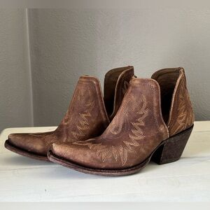 Ariat Dixon Boots cutout ankle bootie Naturally Distressed Brown size 8 women’s